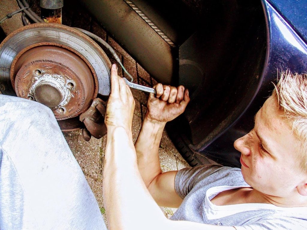Auto reparatie in Almere: tips voor het kiezen van een betrouwbaar en ervaren autoreparatiebedrijf